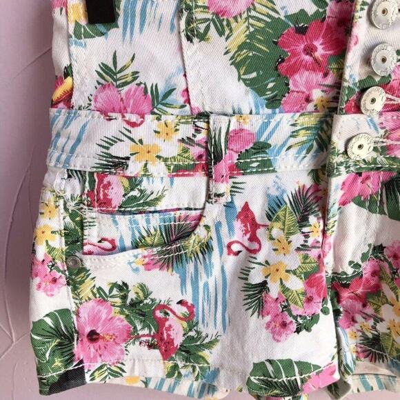 Almost Famous Hawaiian Print Denim Shorts Women's Size 5 Vacation Floral Shorts - Picture 4 of 11